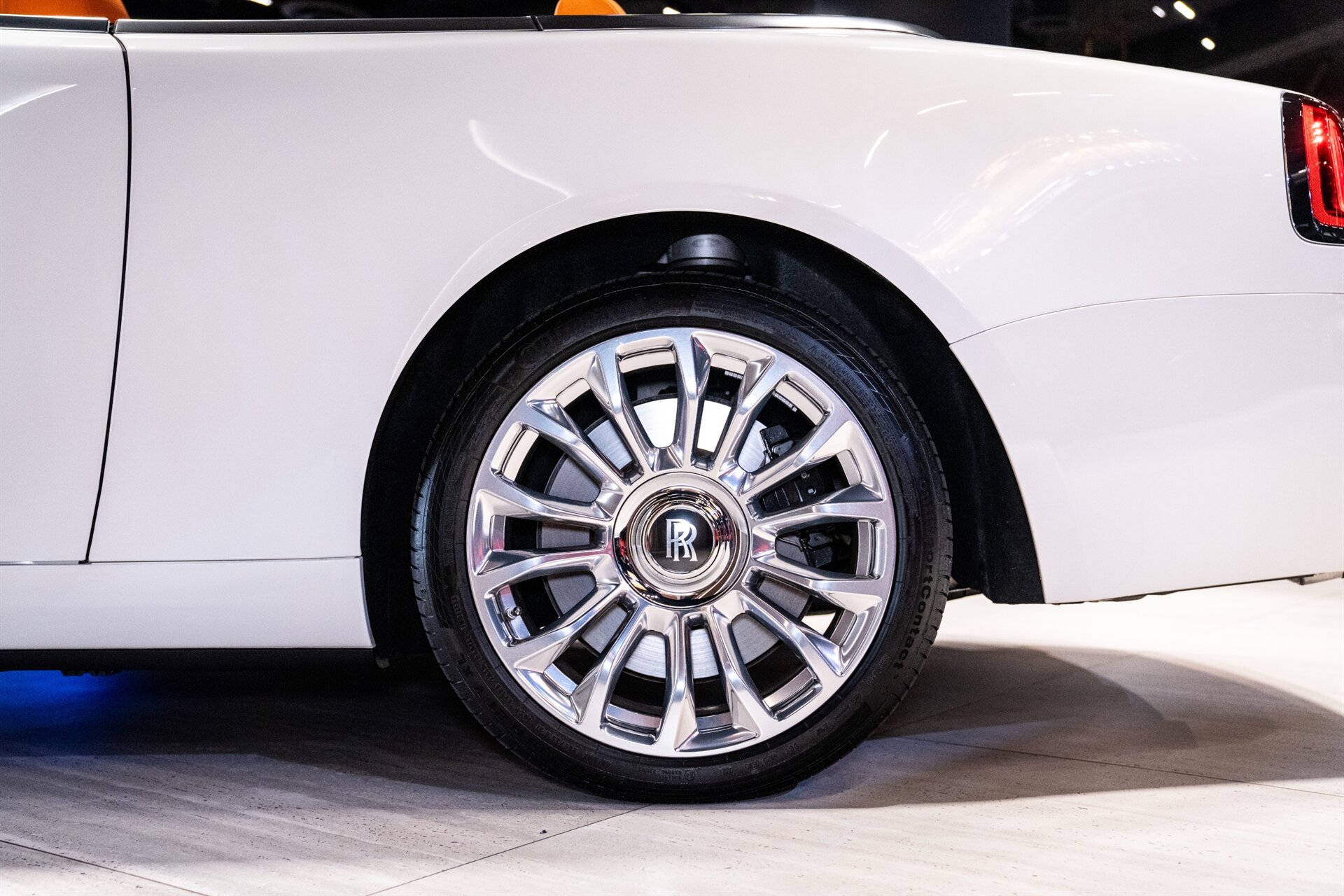 2021 Rolls-Royce Dawn - Photo 14