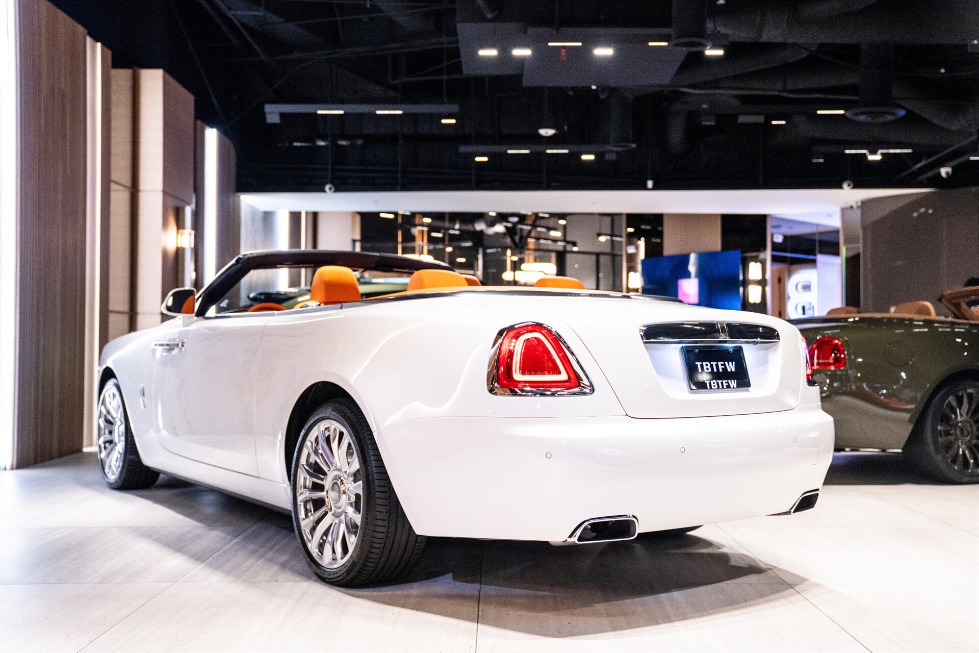 2021 Rolls-Royce Dawn - Photo 23