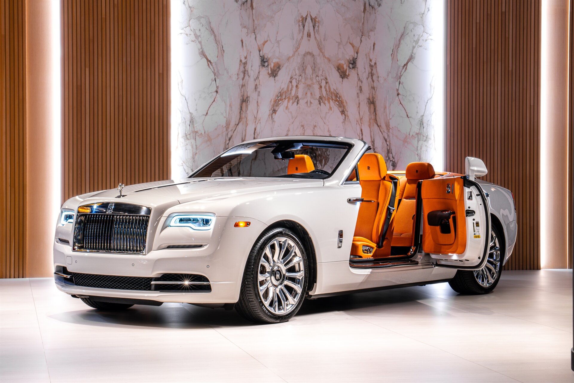 2021 Rolls-Royce Dawn - Photo 3