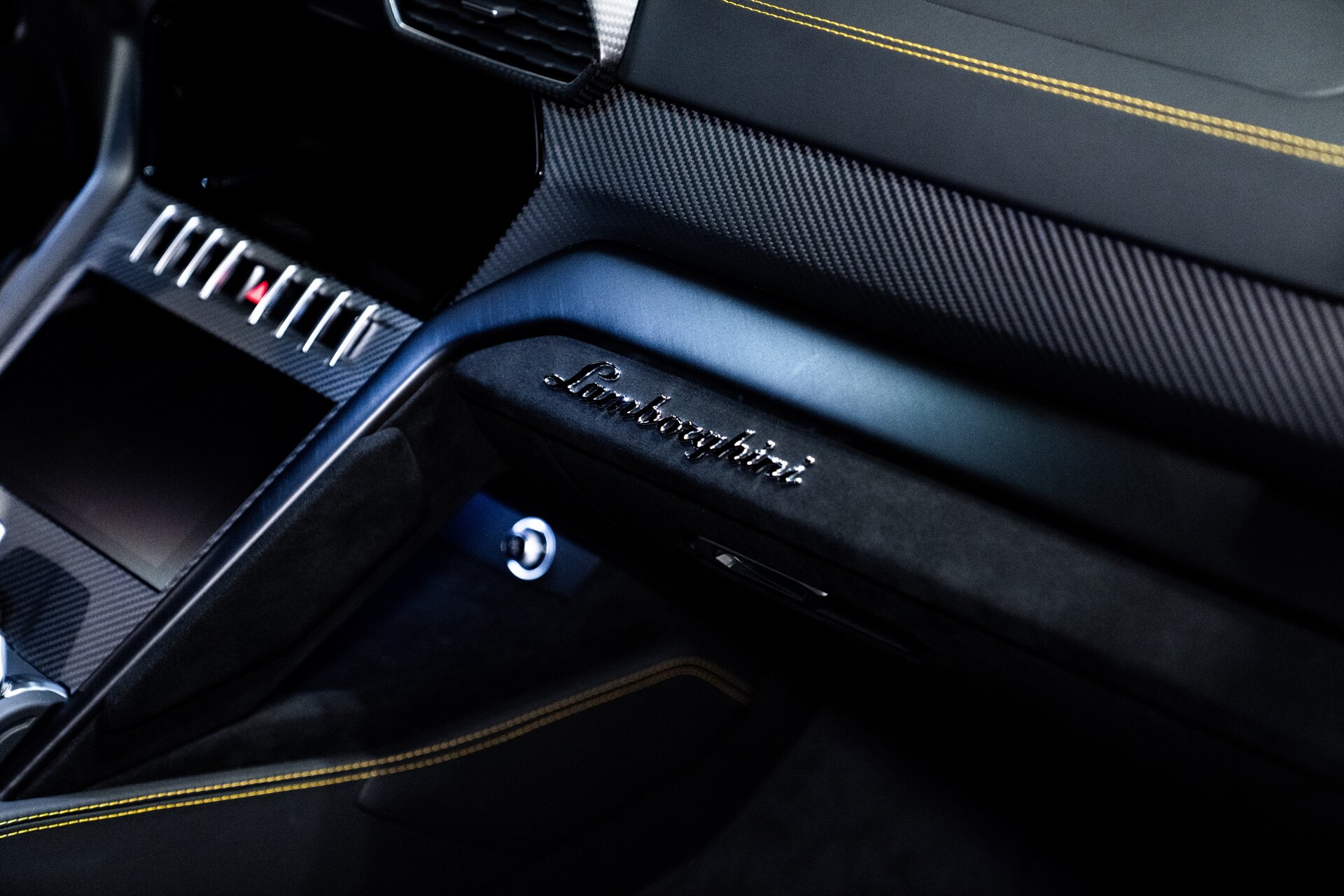 2023 Lamborghini Urus Performante - Photo 18