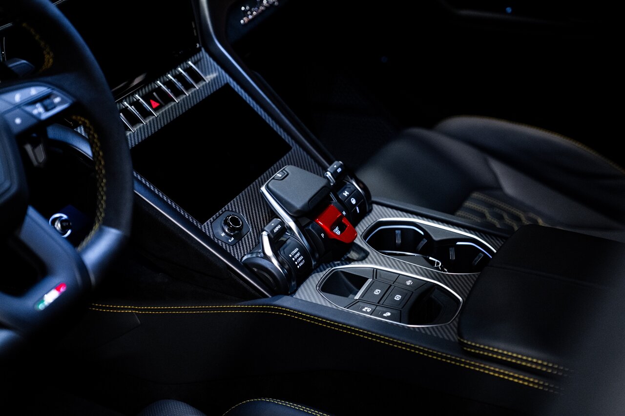 2023 Lamborghini Urus Performante - Photo 11 - Beverly Hills, CA 90212