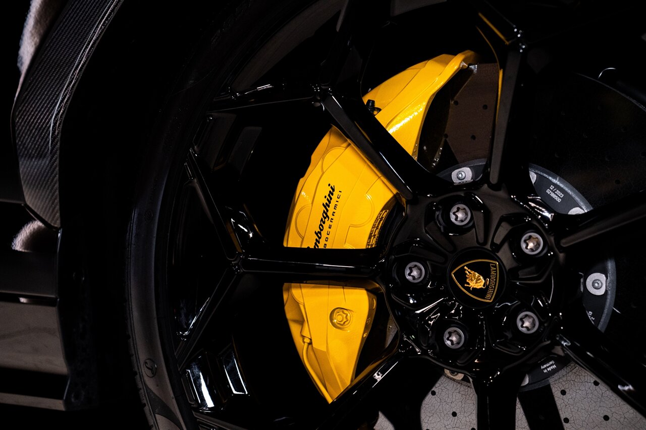 2023 Lamborghini Urus Performante - Photo 23 - Beverly Hills, CA 90212