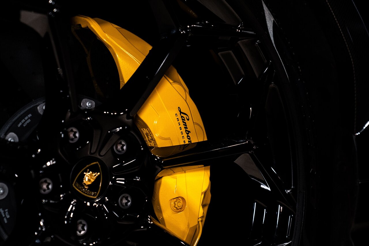 2023 Lamborghini Urus Performante - Photo 6 - Beverly Hills, CA 90212