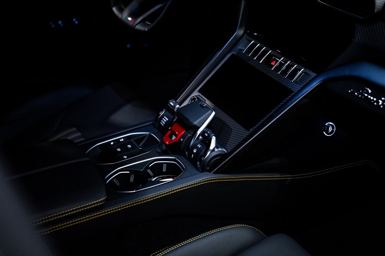 2023 Lamborghini Urus Performante - Photo 17 - Beverly Hills, CA 90212