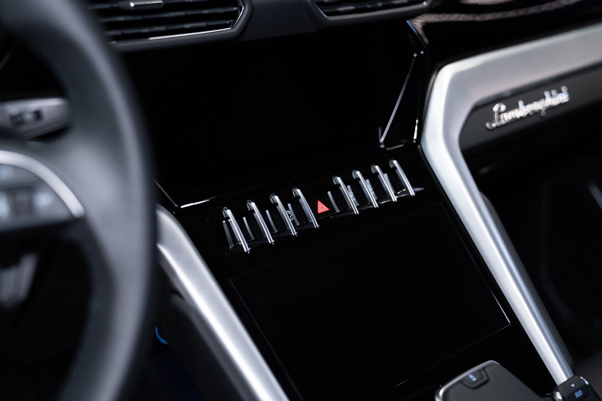 2022 Lamborghini Urus - Photo 19