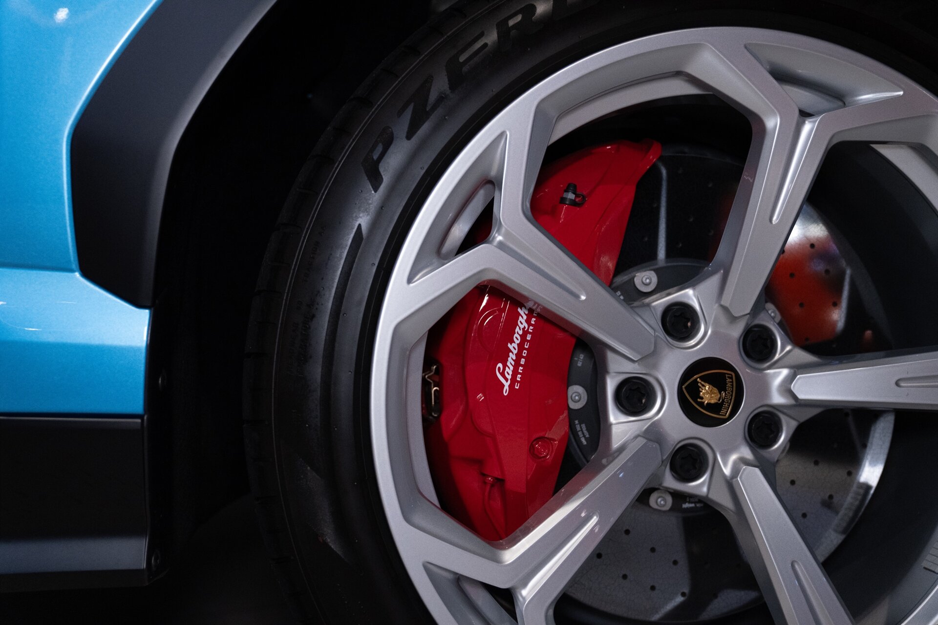 2022 Lamborghini Urus - Photo 29