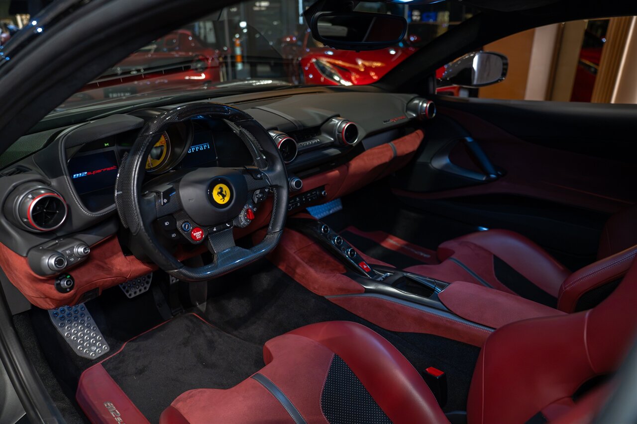 2019 Ferrari 812 Superfast   - Photo 15 - Beverly Hills, CA 90212