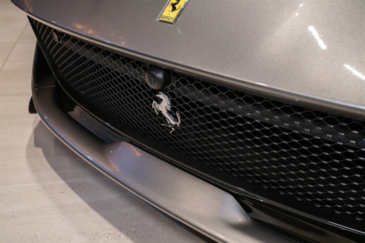 2019 Ferrari 812 Superfast   - Photo 6 - Beverly Hills, CA 90212