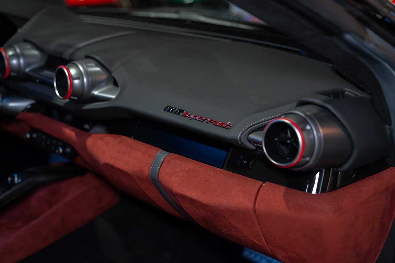 2019 Ferrari 812 Superfast   - Photo 38 - Beverly Hills, CA 90212