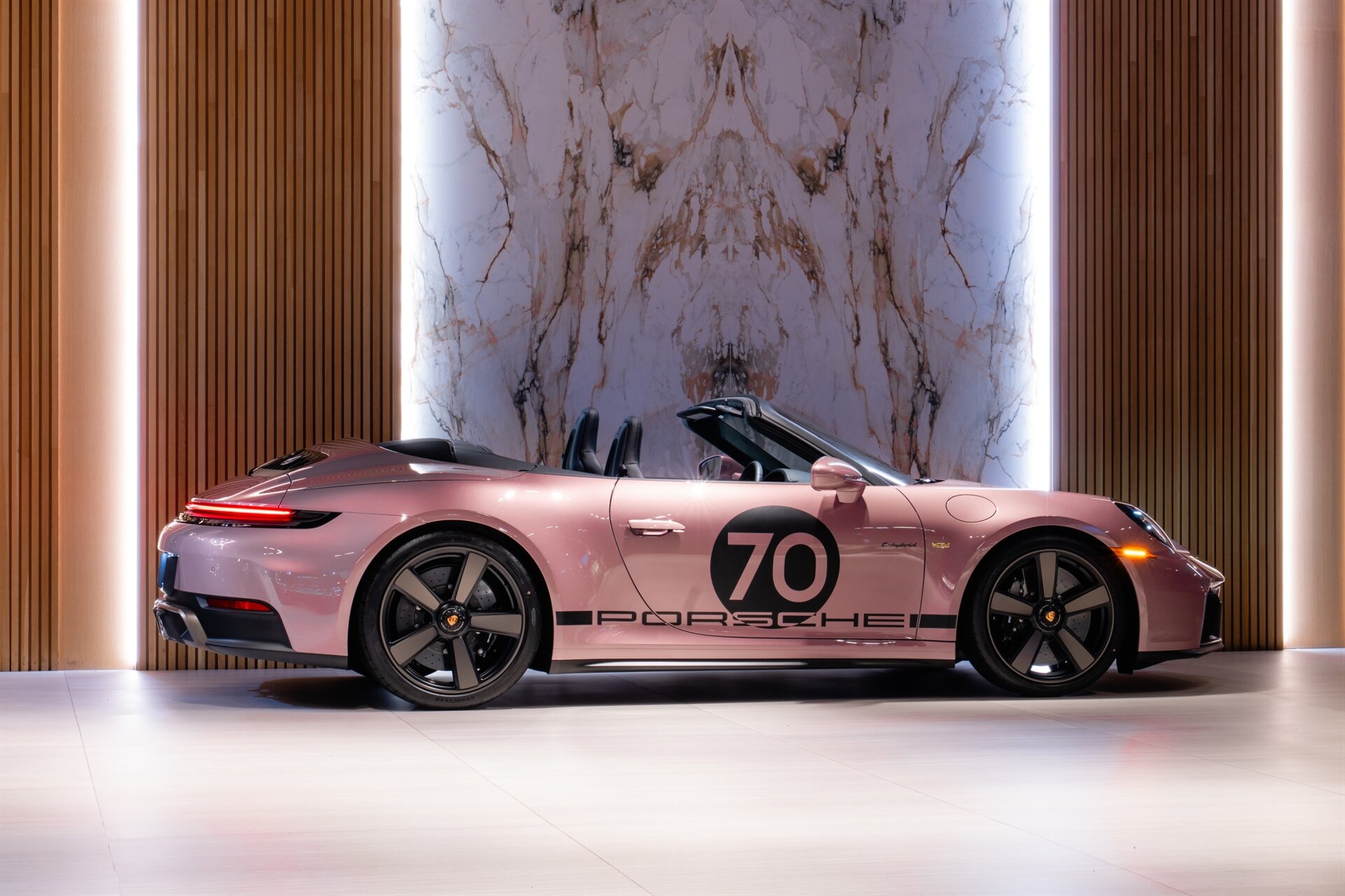 2026 Porsche 911 Spirit 70 - Photo 6