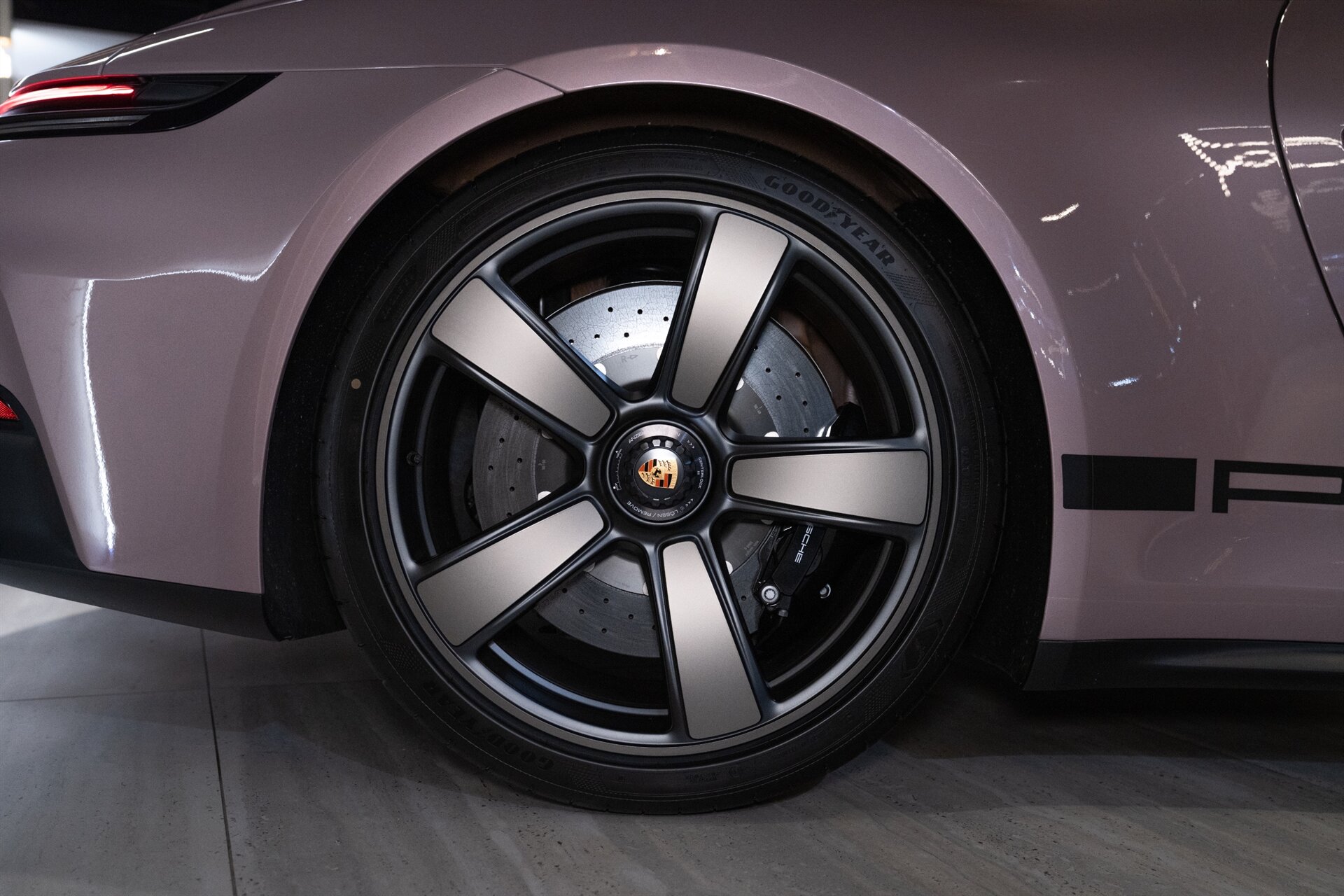 2026 Porsche 911 Spirit 70 - Photo 48