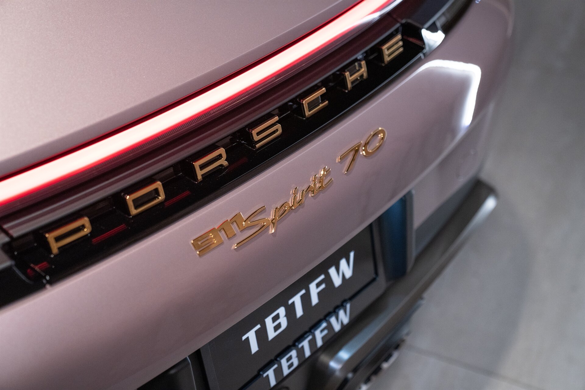 2026 Porsche 911 Spirit 70 - Photo 18