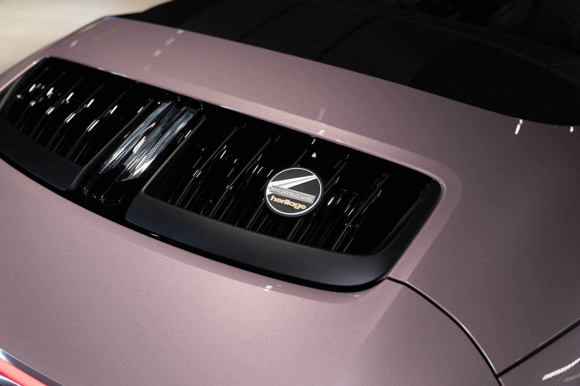 2026 Porsche 911 Spirit 70 - Photo 17