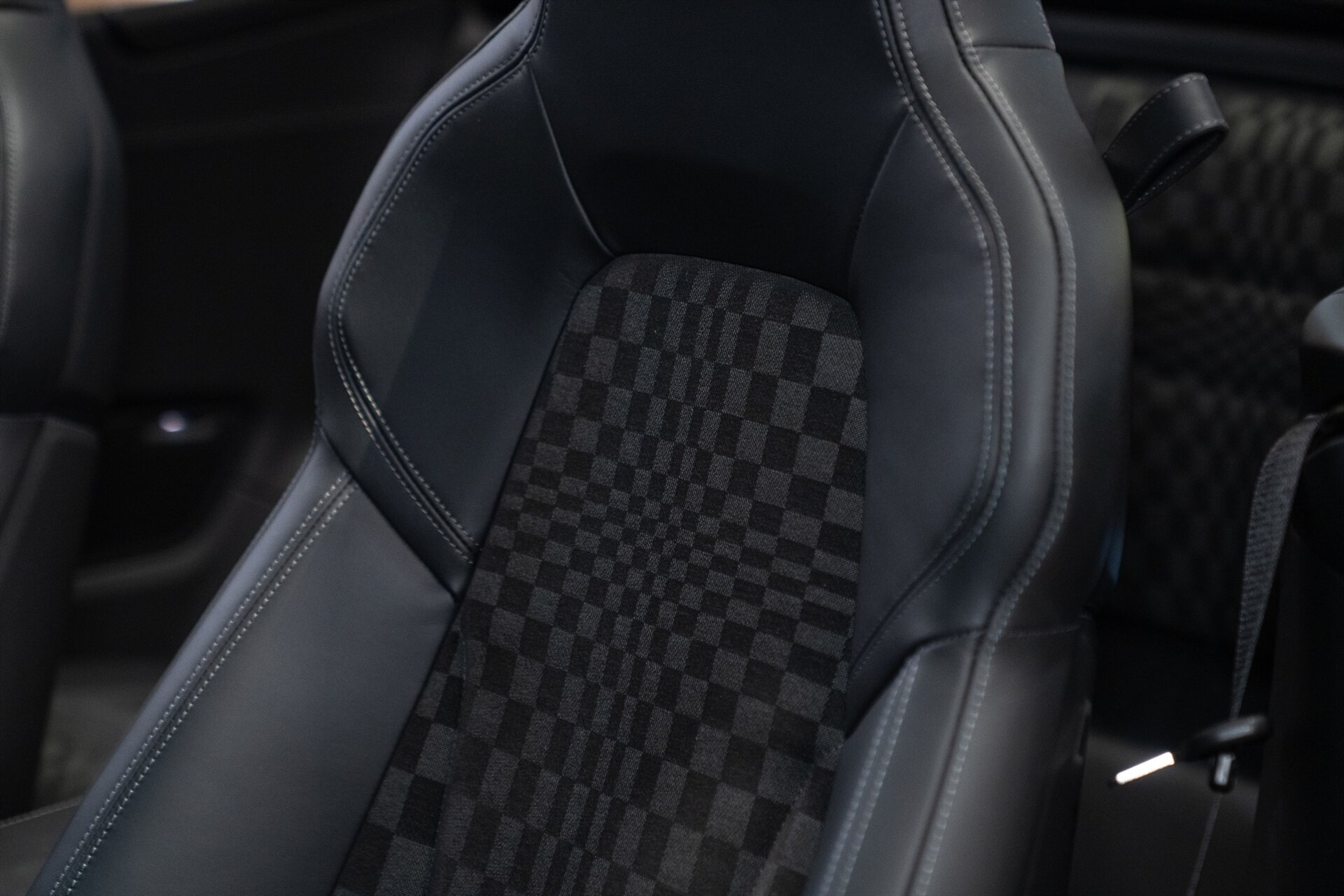 2026 Porsche 911 Spirit 70 - Photo 34