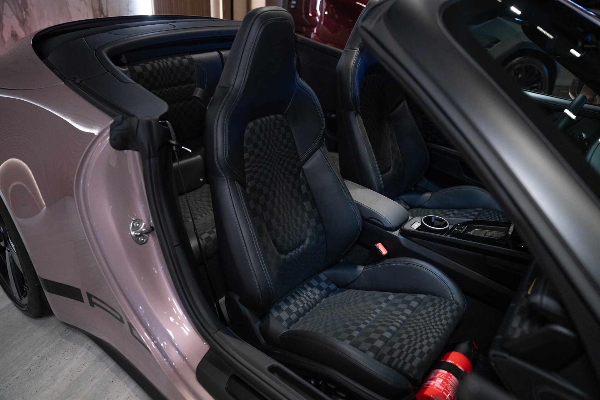 2026 Porsche 911 Spirit 70 - Photo 41