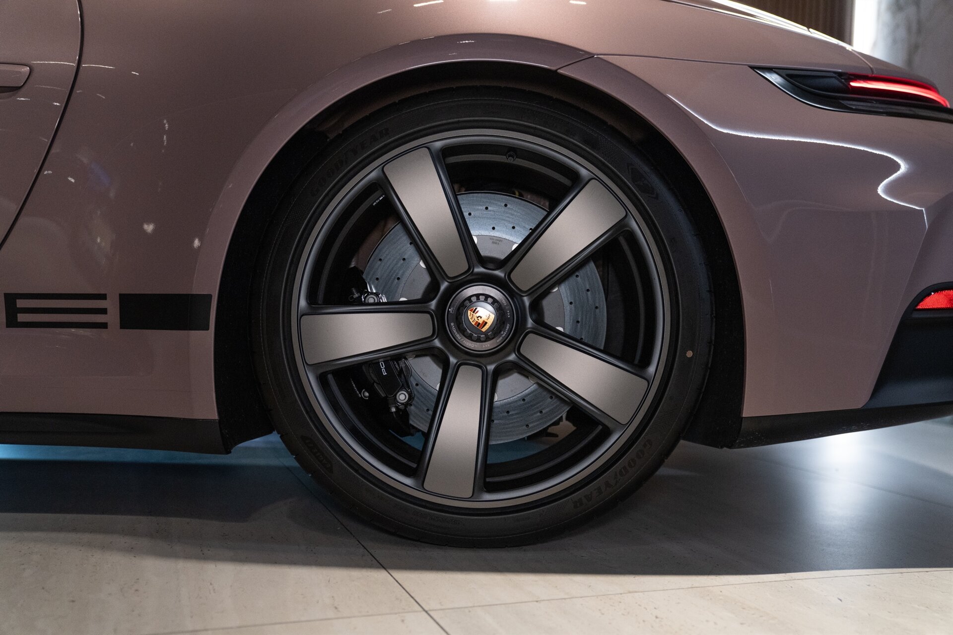 2026 Porsche 911 Spirit 70 - Photo 16