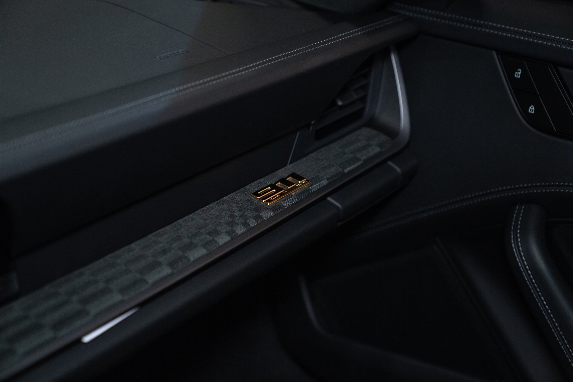 2026 Porsche 911 Spirit 70 - Photo 33