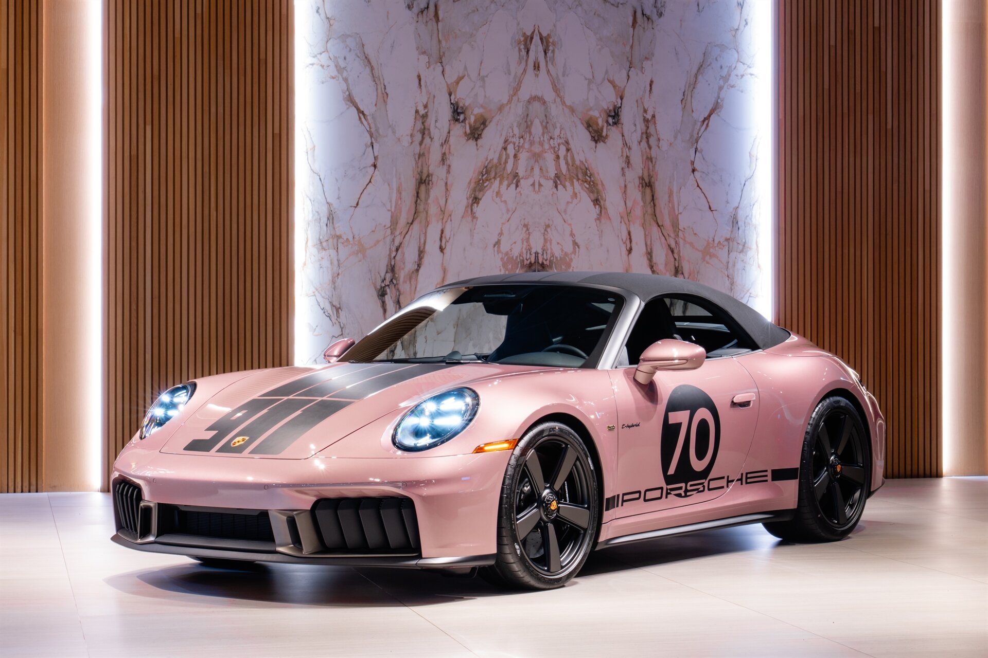 2026 Porsche 911 Spirit 70 - Photo 2