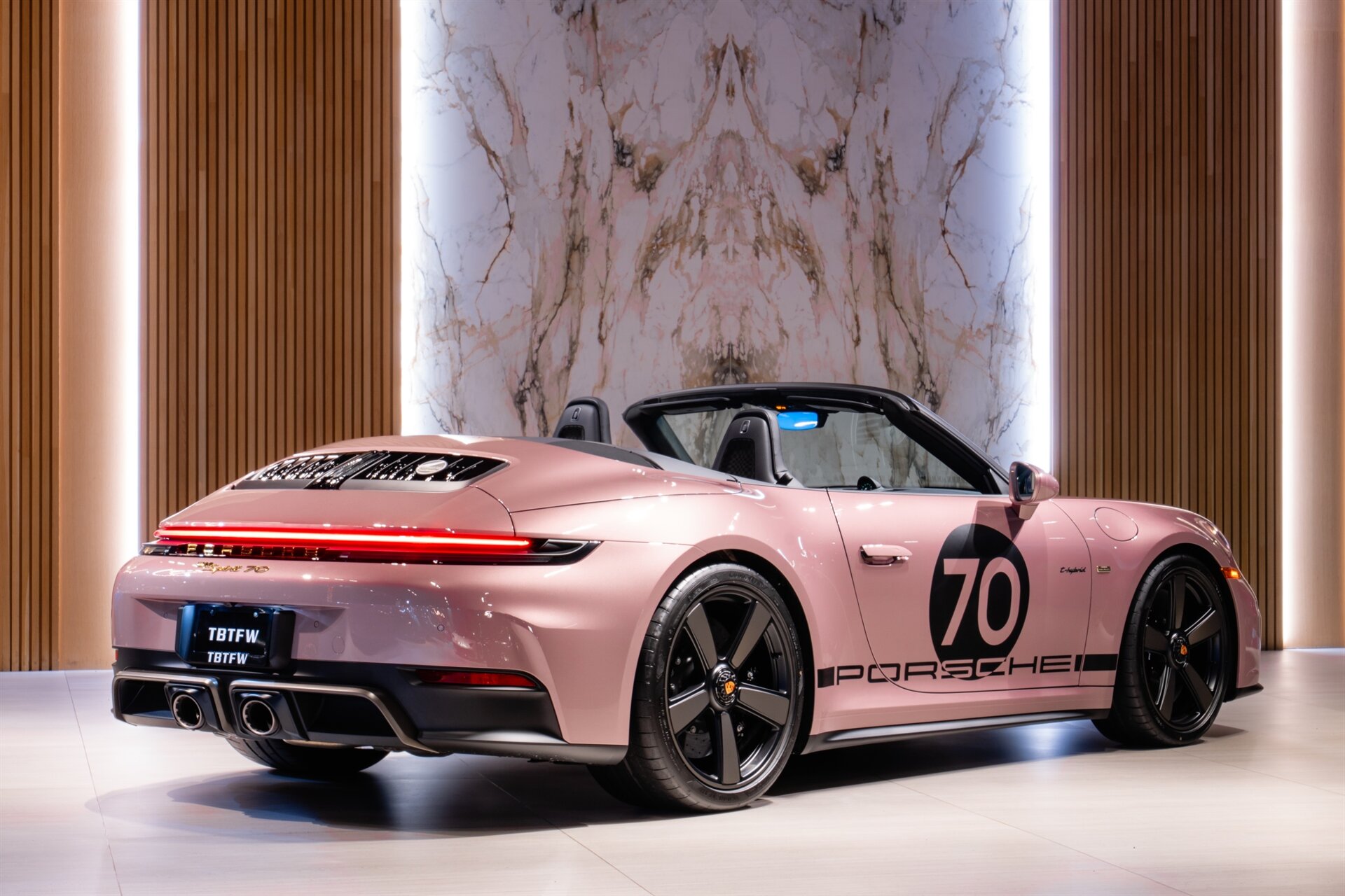 2026 Porsche 911 Spirit 70 - Photo 4