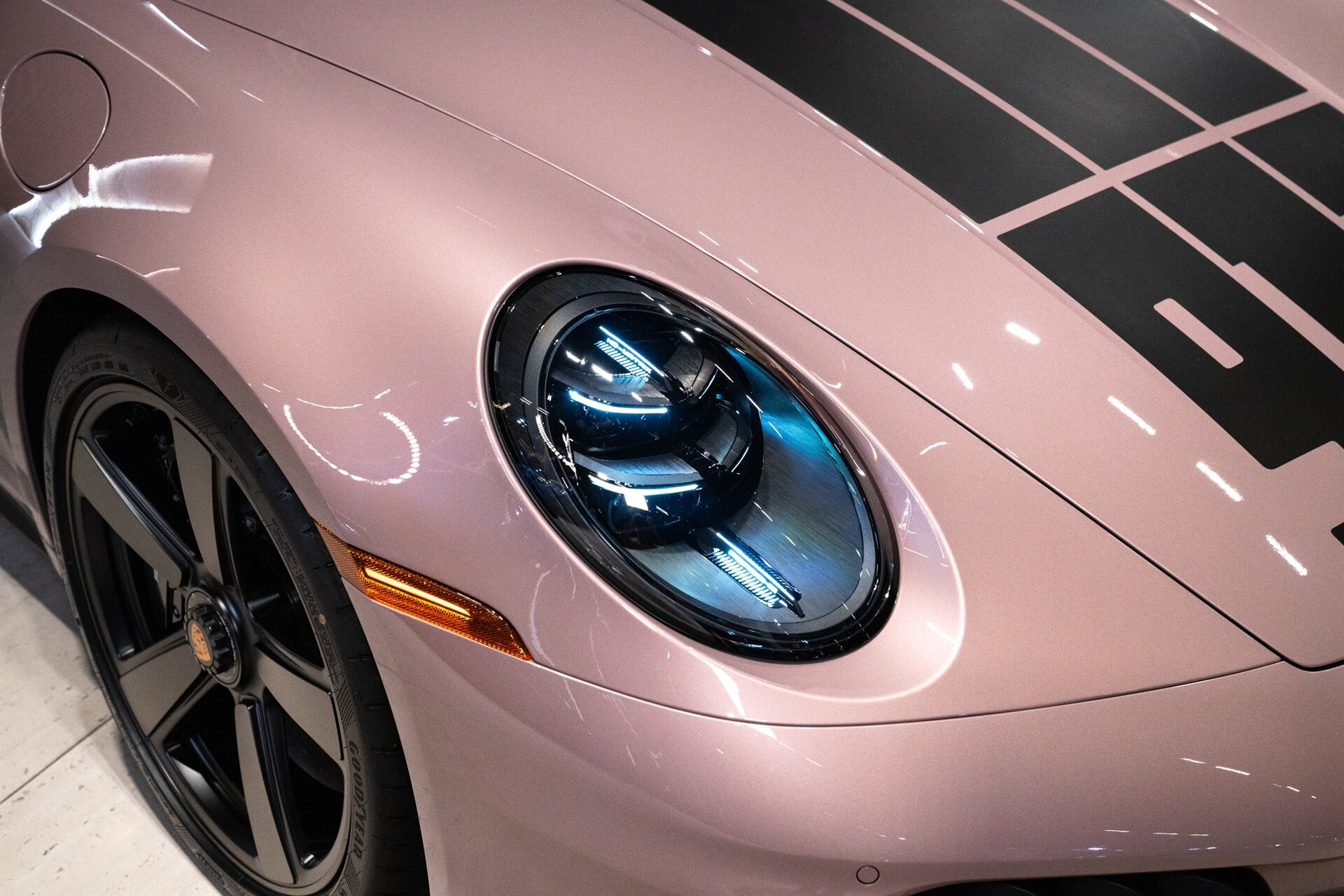 2026 Porsche 911 Spirit 70 - Photo 10