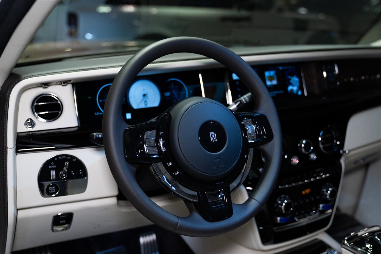 2026 Rolls-Royce Phantom   - Photo 28 - Beverly Hills, CA 90212