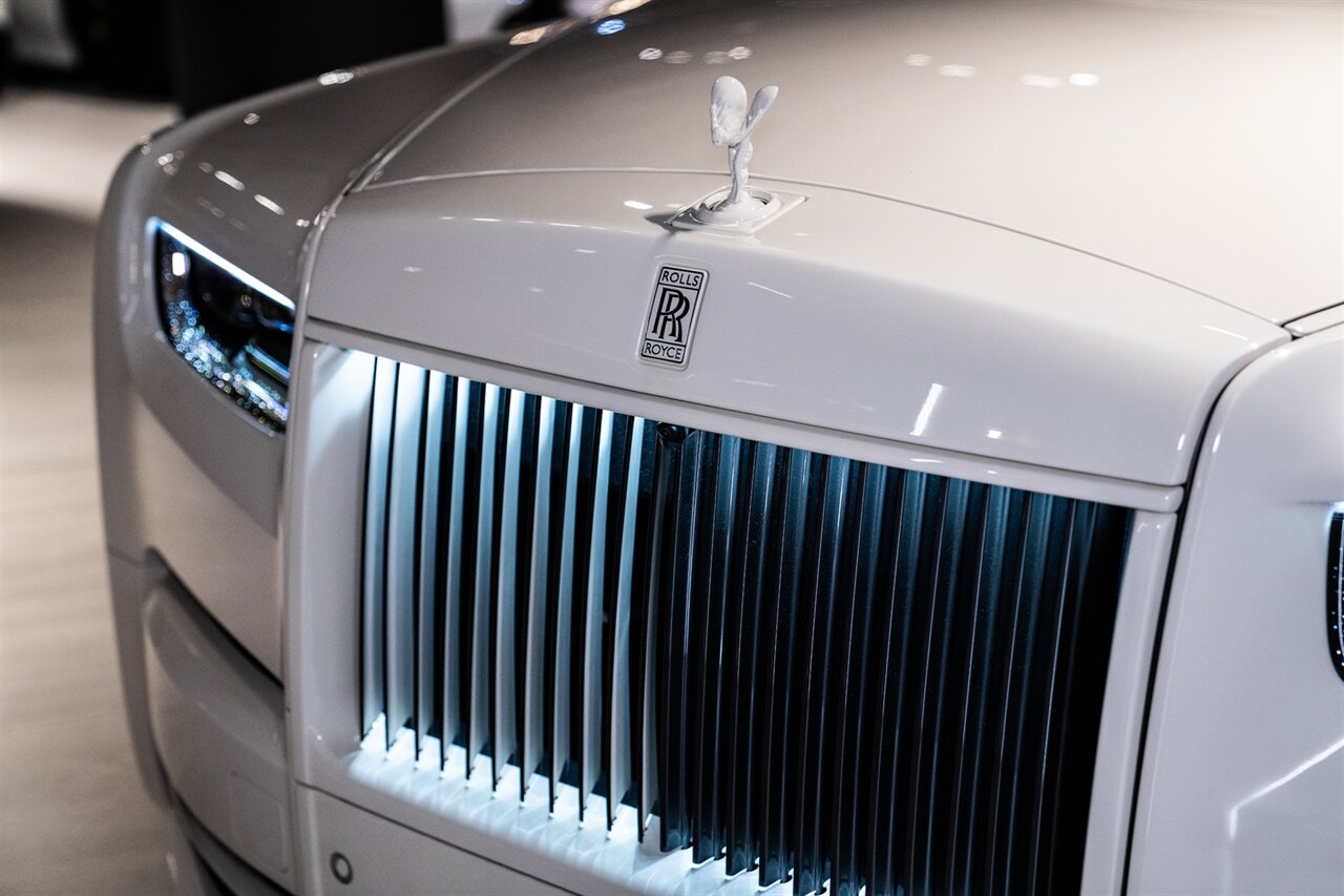 2026 Rolls-Royce Phantom   - Photo 33 - Beverly Hills, CA 90212
