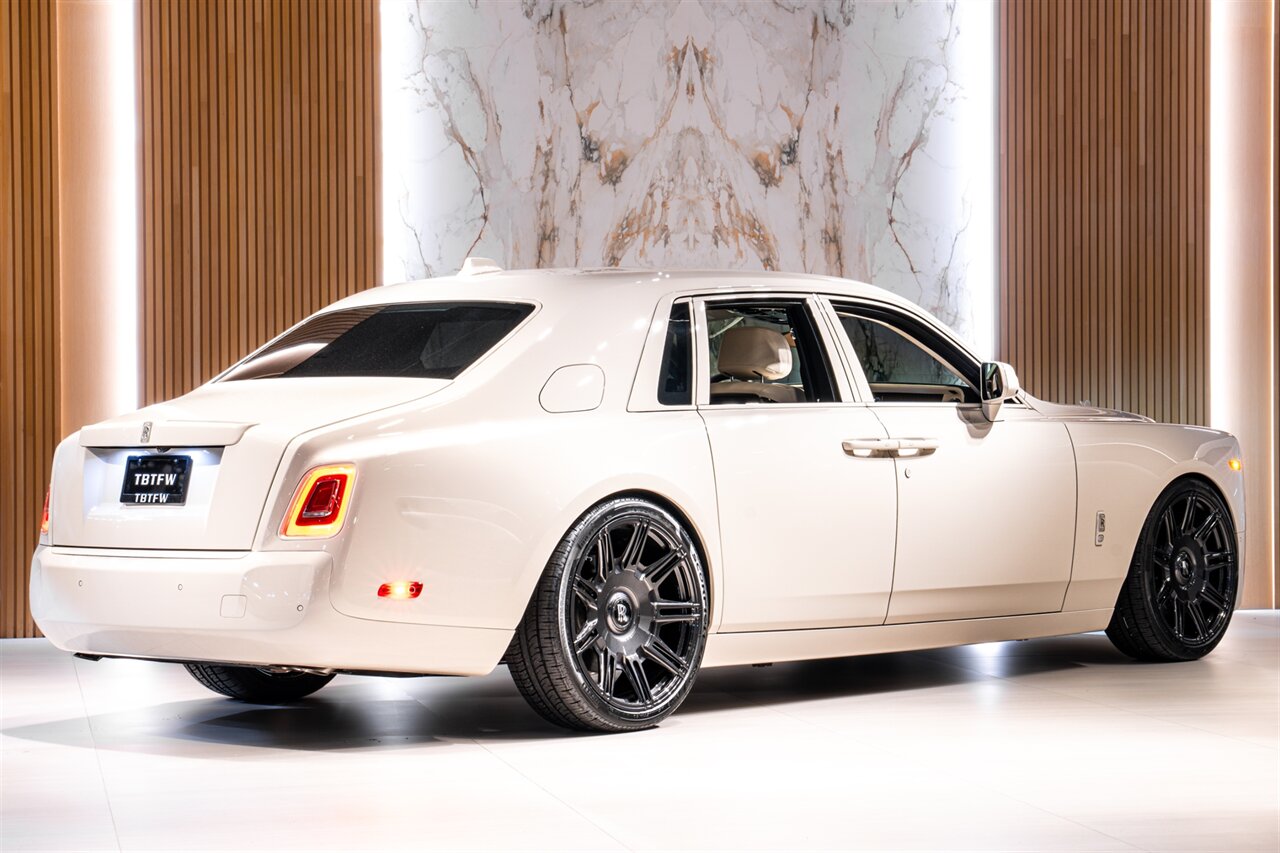 2026 Rolls-Royce Phantom   - Photo 5 - Beverly Hills, CA 90212
