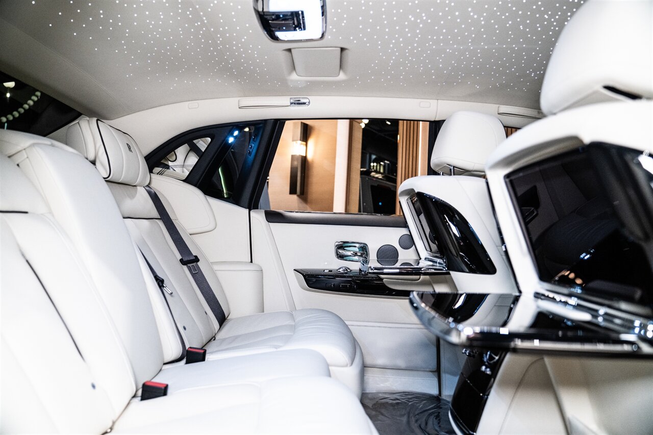2026 Rolls-Royce Phantom   - Photo 15 - Beverly Hills, CA 90212