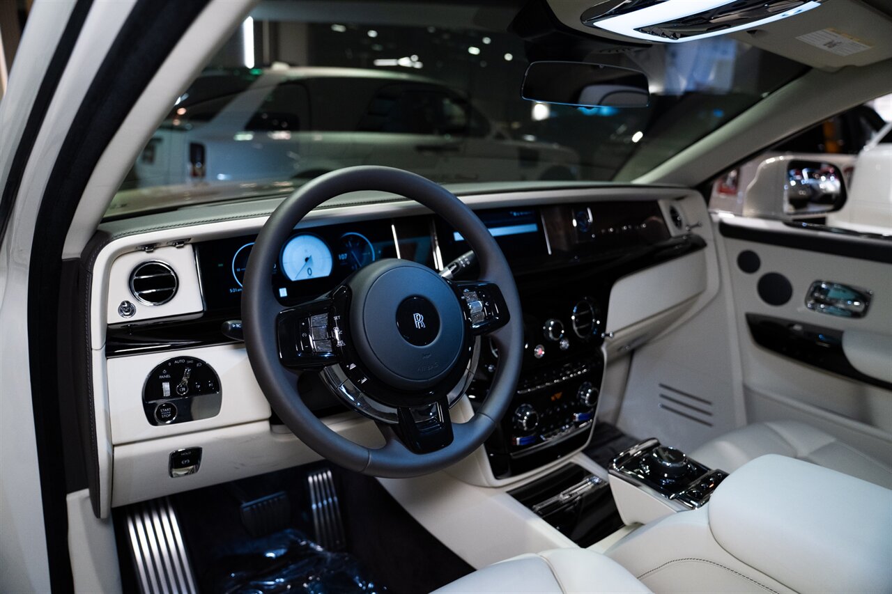 2026 Rolls-Royce Phantom   - Photo 27 - Beverly Hills, CA 90212