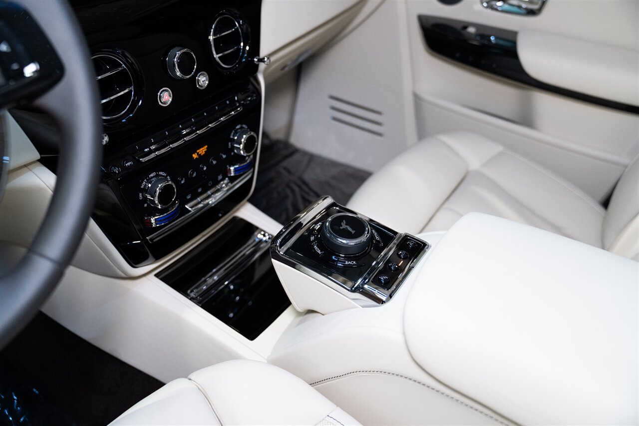 2026 Rolls-Royce Phantom   - Photo 29 - Beverly Hills, CA 90212