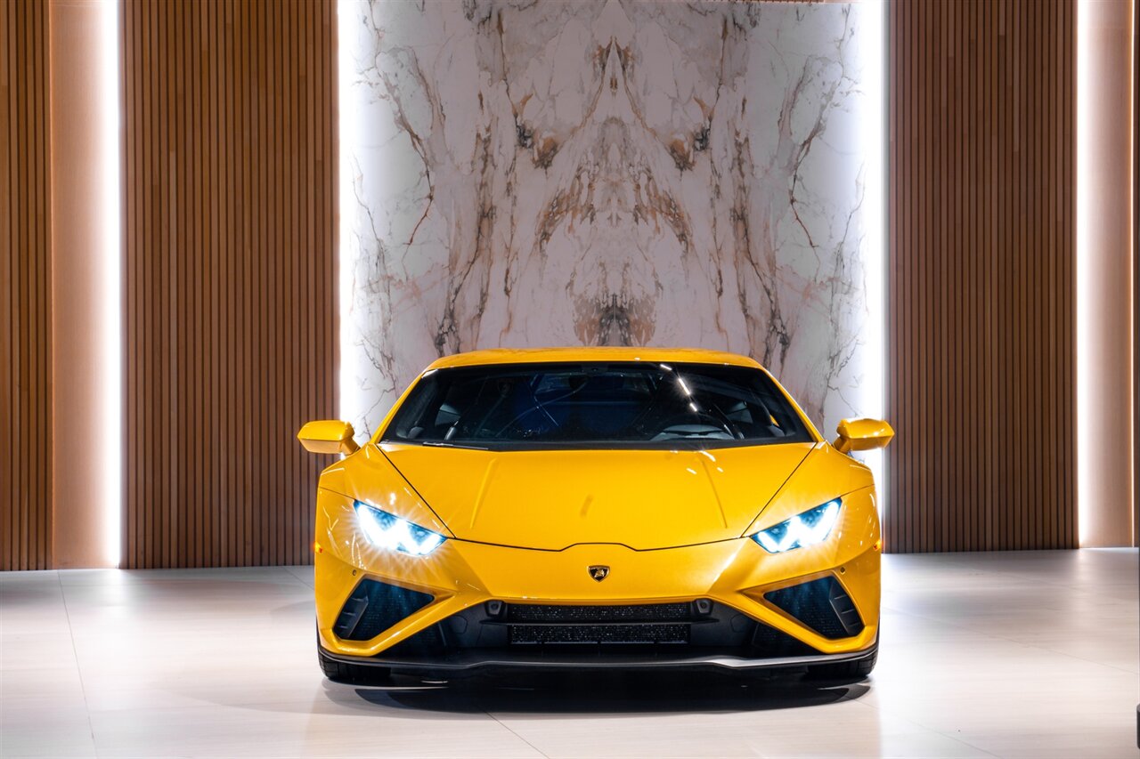 2021 Lamborghini Huracan EVO   - Photo 2 - Beverly Hills, CA 90212
