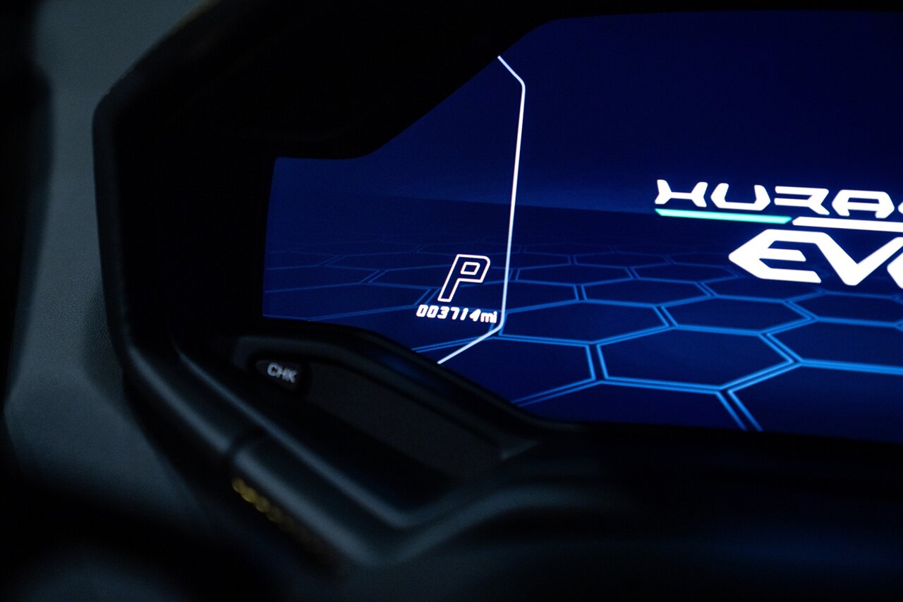 2021 Lamborghini Huracan EVO   - Photo 25 - Beverly Hills, CA 90212
