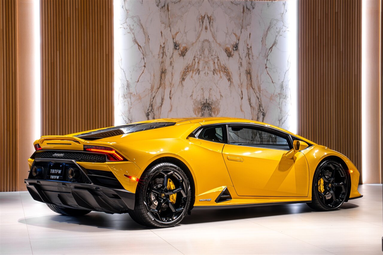 2021 Lamborghini Huracan EVO   - Photo 3 - Beverly Hills, CA 90212