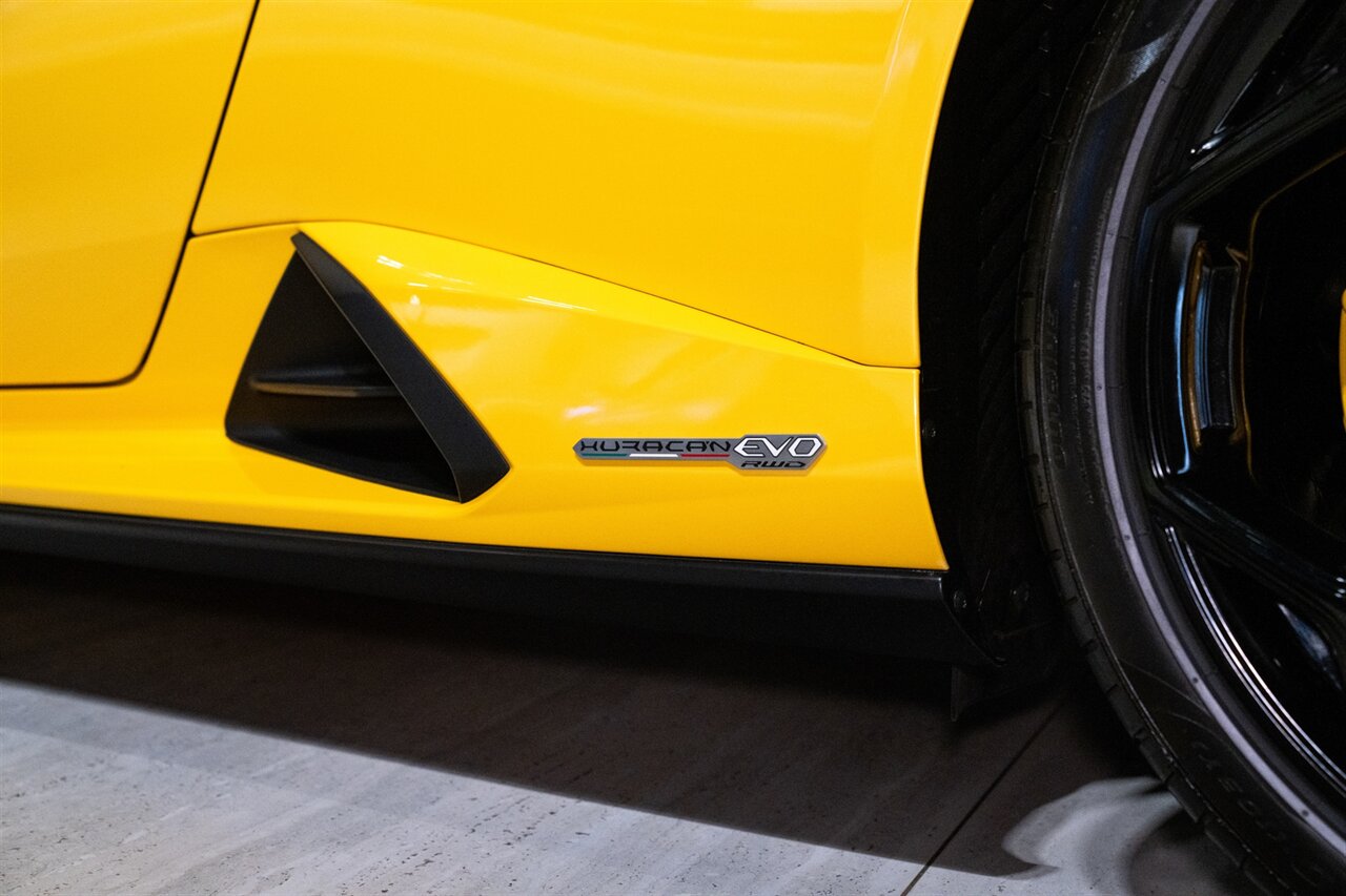 2021 Lamborghini Huracan EVO   - Photo 11 - Beverly Hills, CA 90212