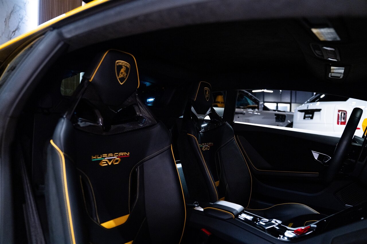 2021 Lamborghini Huracan EVO   - Photo 18 - Beverly Hills, CA 90212