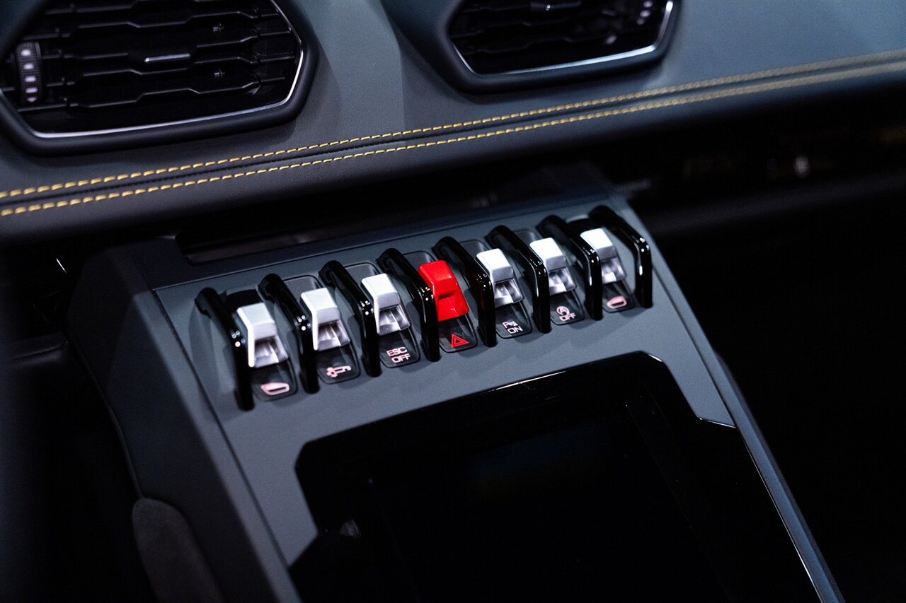 2021 Lamborghini Huracan EVO   - Photo 26 - Beverly Hills, CA 90212