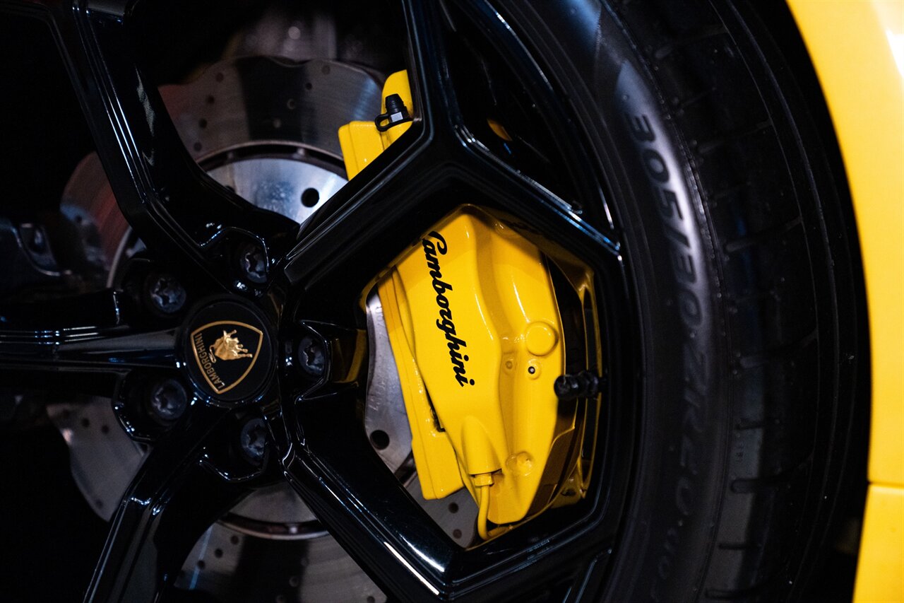 2021 Lamborghini Huracan EVO   - Photo 14 - Beverly Hills, CA 90212