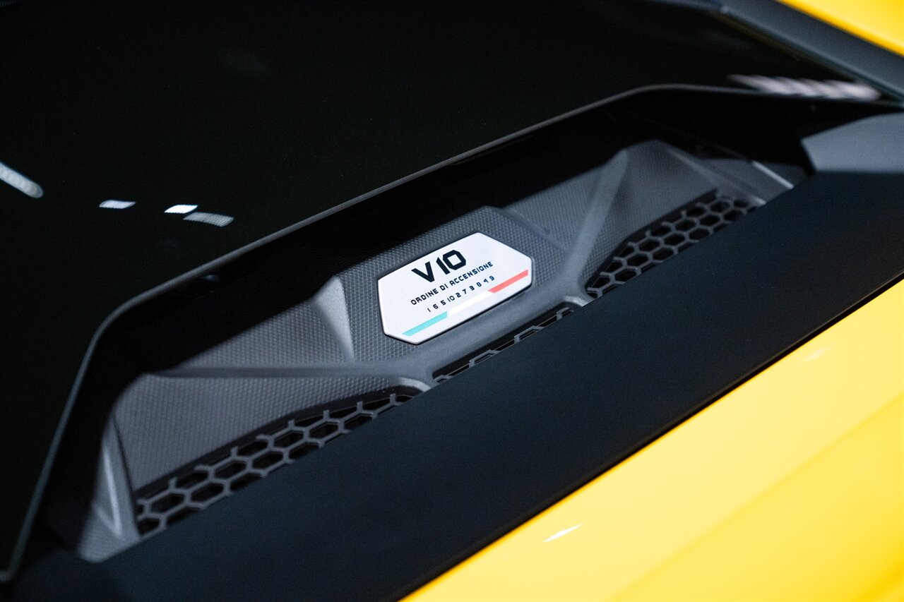 2021 Lamborghini Huracan EVO   - Photo 12 - Beverly Hills, CA 90212