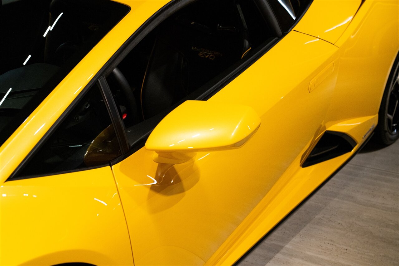 2021 Lamborghini Huracan EVO   - Photo 8 - Beverly Hills, CA 90212
