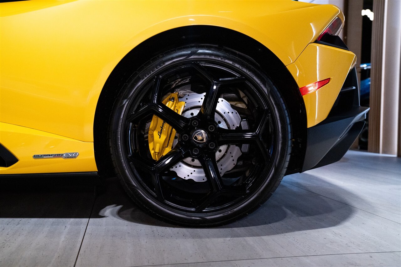 2021 Lamborghini Huracan EVO   - Photo 10 - Beverly Hills, CA 90212