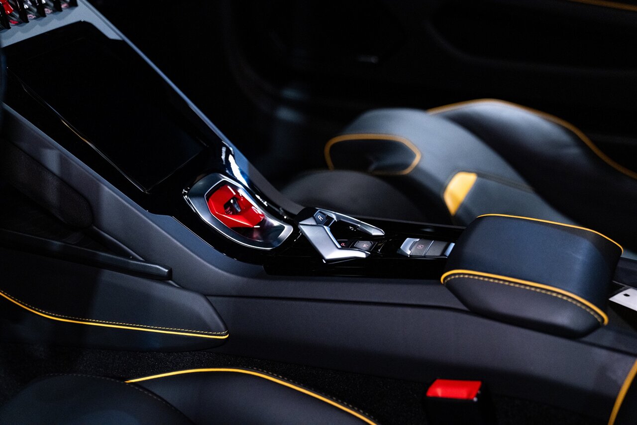 2021 Lamborghini Huracan EVO   - Photo 24 - Beverly Hills, CA 90212