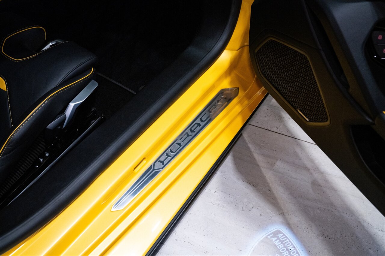2021 Lamborghini Huracan EVO   - Photo 16 - Beverly Hills, CA 90212