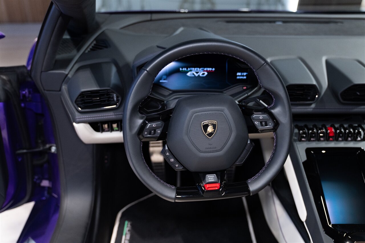 2023 Lamborghini Huracan EVO Spyder   - Photo 9 - Beverly Hills, CA 90212