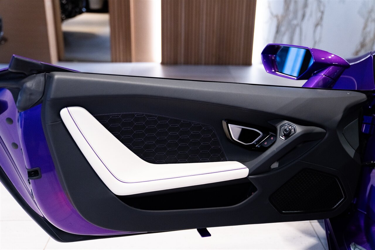 2023 Lamborghini Huracan EVO Spyder   - Photo 13 - Beverly Hills, CA 90212