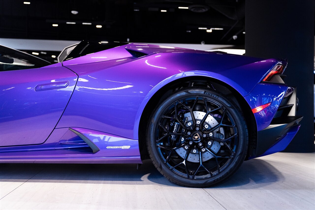 2023 Lamborghini Huracan EVO Spyder   - Photo 18 - Beverly Hills, CA 90212