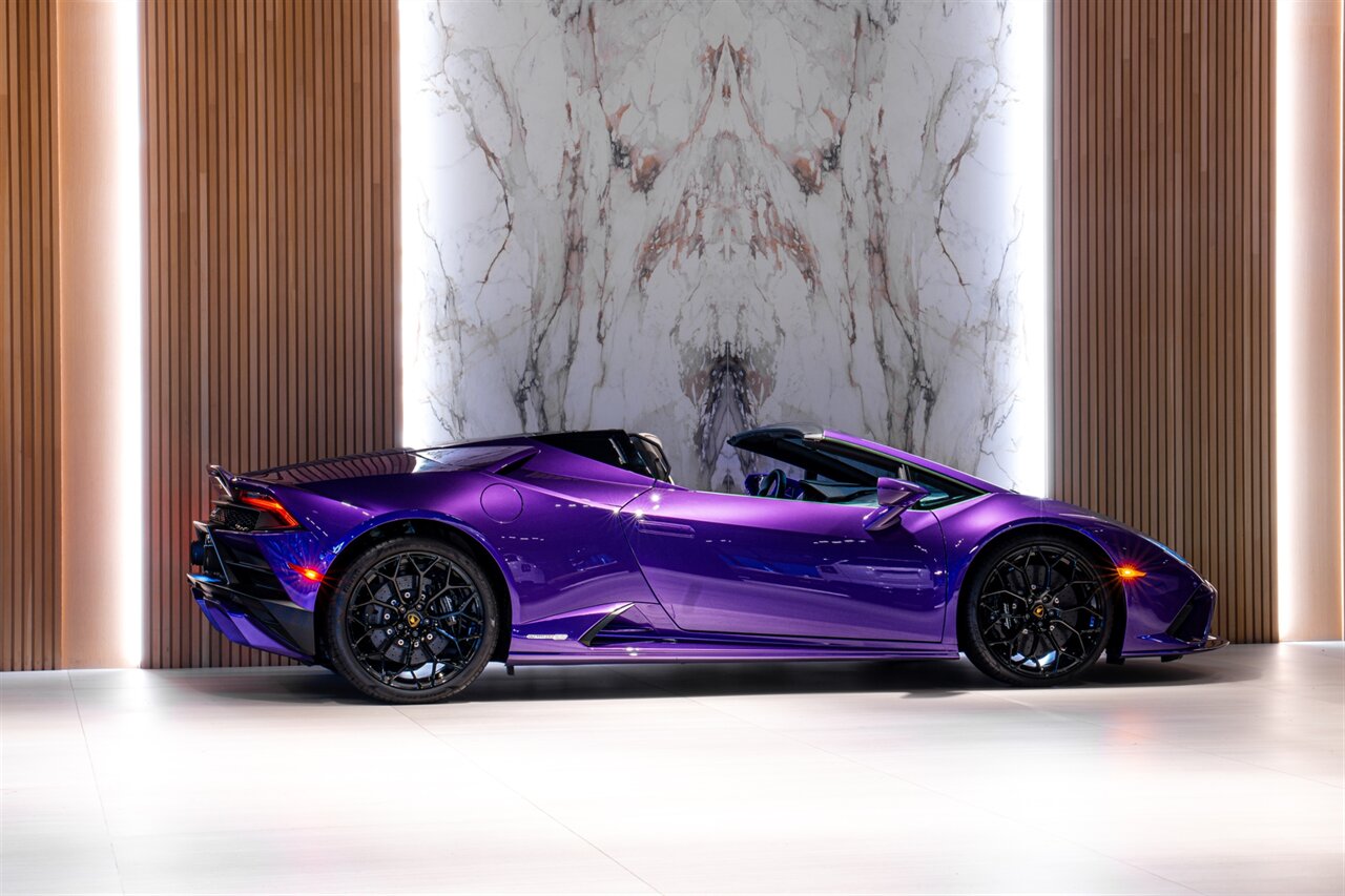 2023 Lamborghini Huracan EVO Spyder   - Photo 5 - Beverly Hills, CA 90212