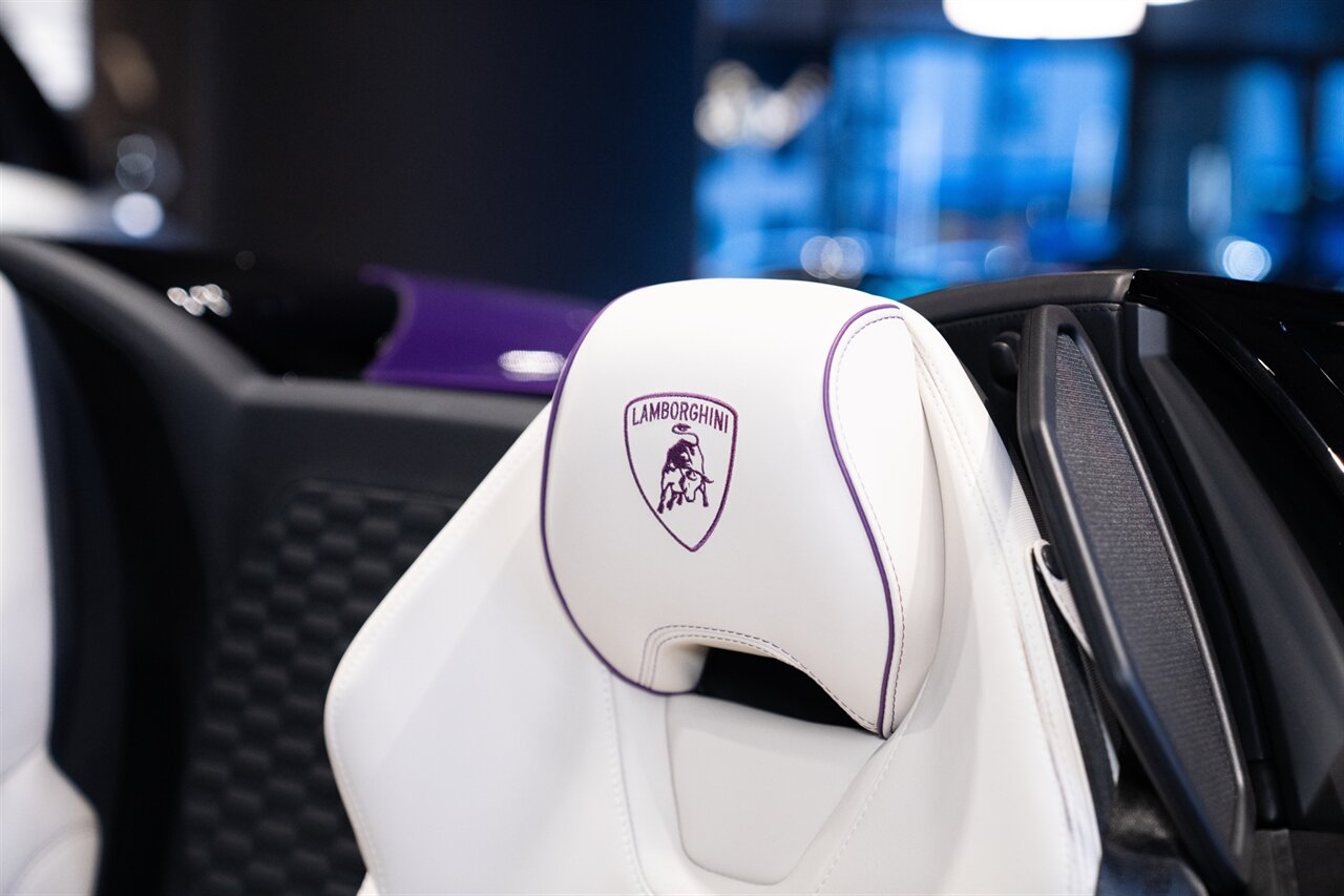 2023 Lamborghini Huracan EVO Spyder   - Photo 7 - Beverly Hills, CA 90212