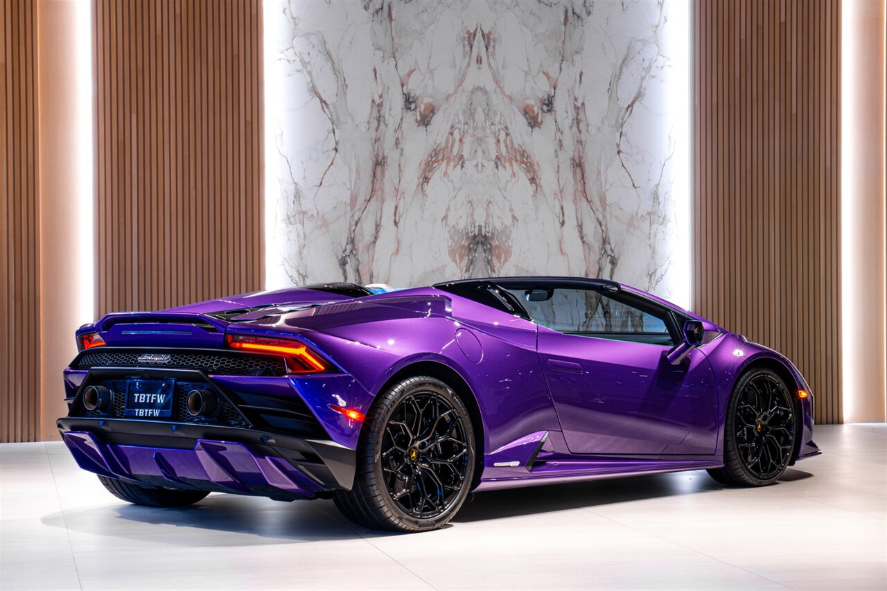 2023 Lamborghini Huracan EVO Spyder   - Photo 4 - Beverly Hills, CA 90212