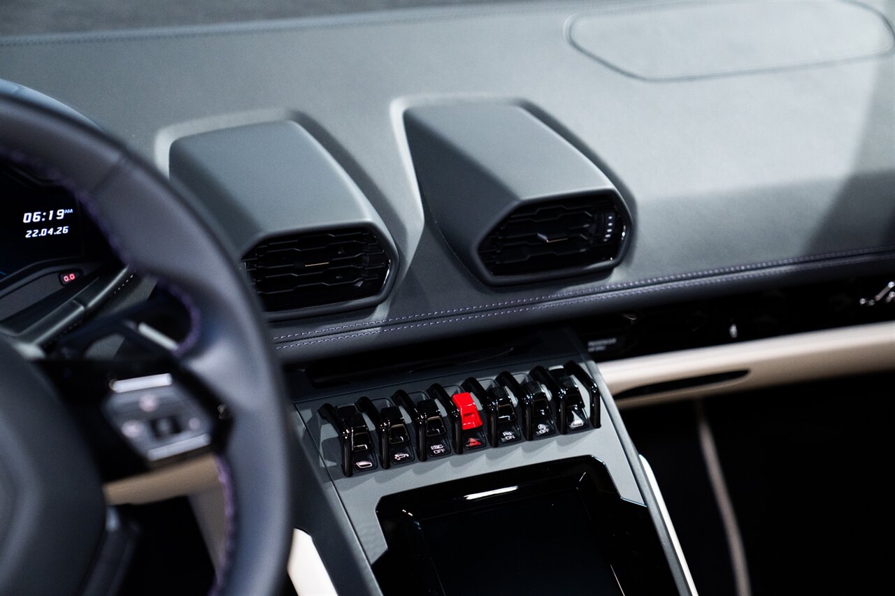 2023 Lamborghini Huracan EVO Spyder   - Photo 11 - Beverly Hills, CA 90212