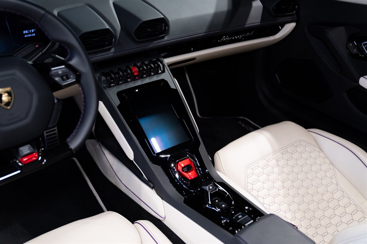 2023 Lamborghini Huracan EVO Spyder   - Photo 10 - Beverly Hills, CA 90212
